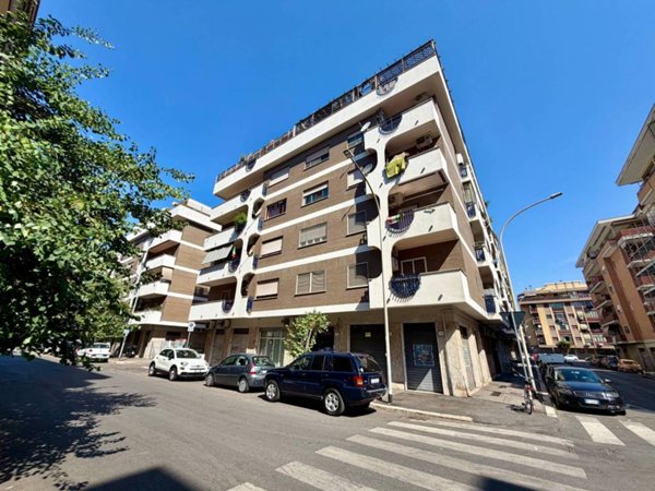 appartamento in vendita a Roma in zona Ostia