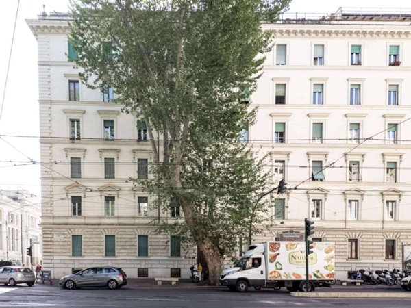 locale commerciale in vendita a Roma in zona Trastevere
