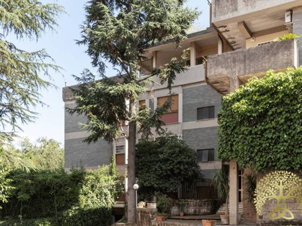 appartamento in vendita a Roma in zona Tomba di Nerone