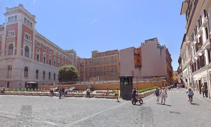 appartamento in vendita a Roma in zona Trevi-Colonna