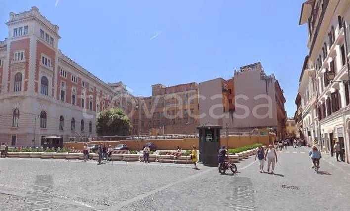 appartamento in vendita a Roma in zona Trevi-Colonna