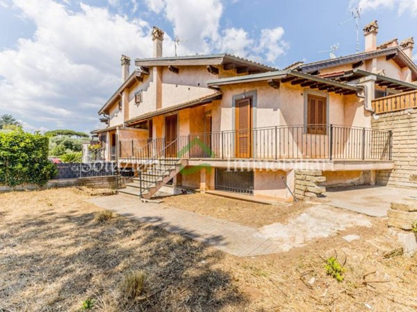 casa indipendente in vendita a Roma