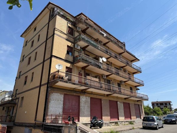 appartamento in vendita a Roma in zona Case Rosse