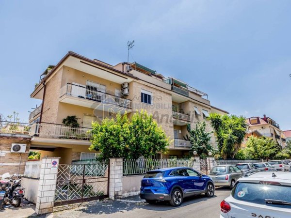 appartamento in vendita a Roma in zona Appio Claudio