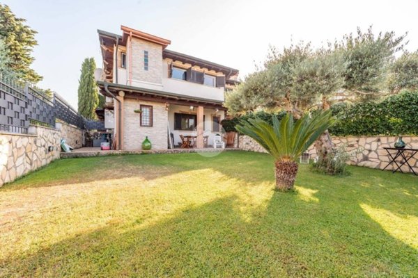 casa indipendente in vendita a Roma in zona Borghesiana