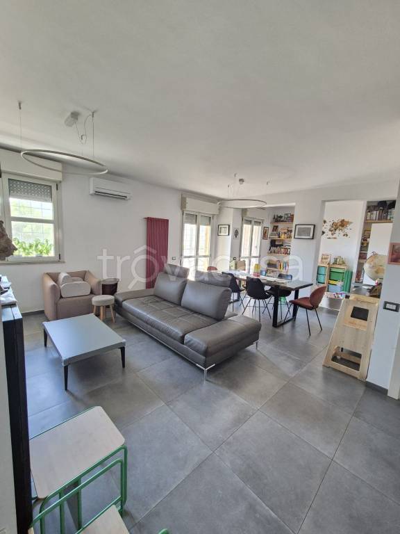 appartamento in vendita a Roma in zona Ardeatino