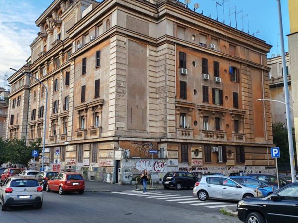 appartamento in vendita a Roma in zona Tuscolano