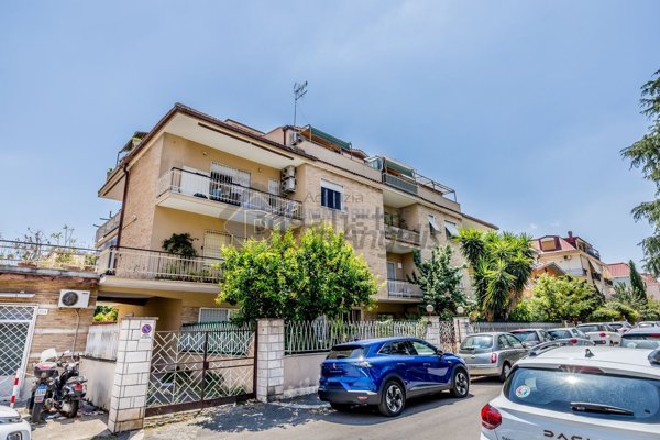 appartamento in vendita a Roma in zona Appio Pignatelli