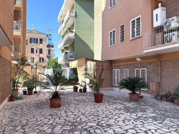 appartamento in vendita a Roma in zona Gianicolense