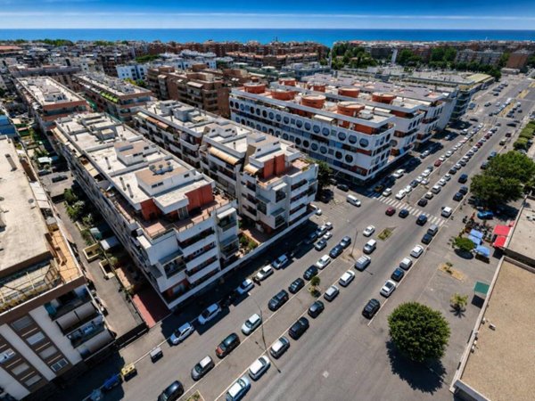 appartamento in vendita a Roma in zona Ostia