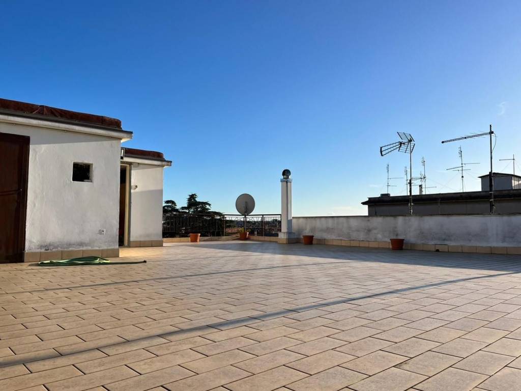 appartamento in vendita a Roma in zona Torre Angela
