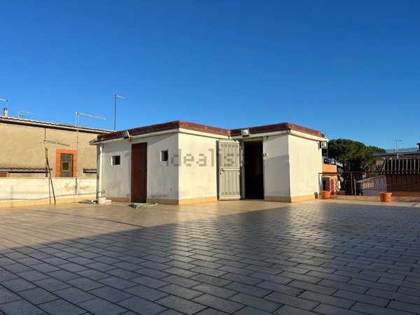 appartamento in vendita a Roma in zona Torre Angela