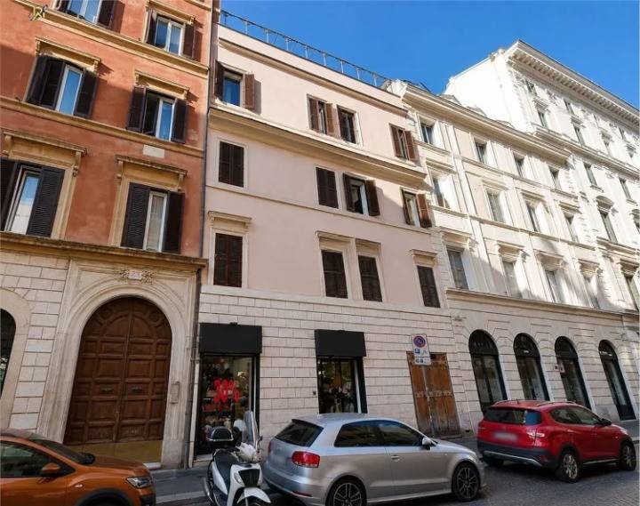 appartamento in vendita a Roma in zona Trevi-Colonna