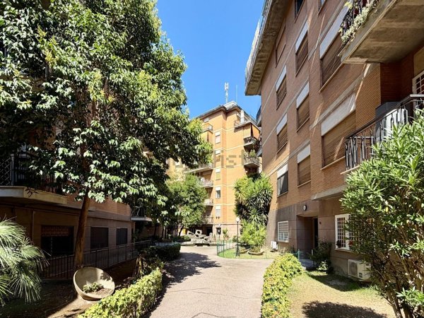 appartamento in vendita a Roma in zona Nomentano
