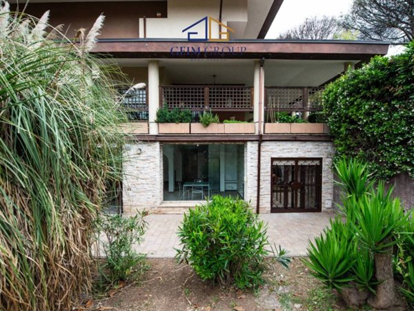 casa indipendente in vendita a Roma in zona Mostacciano