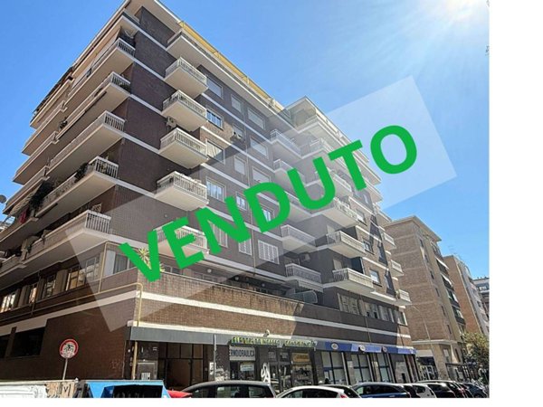 appartamento in vendita a Roma in zona Ostiense