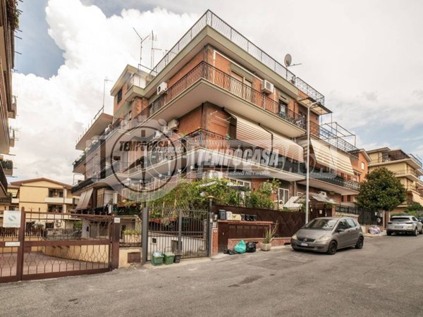 appartamento in vendita a Roma in zona Finocchio