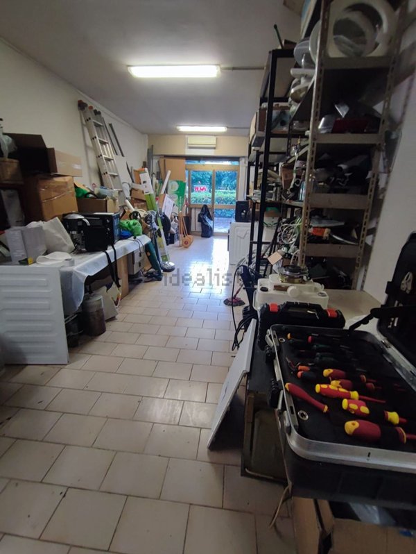 negozio in vendita a Roma in zona Tor Bella Monaca