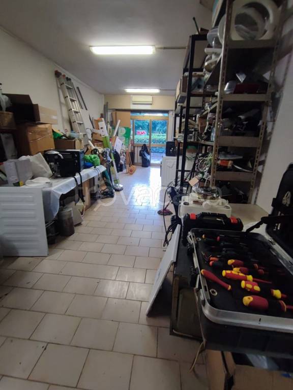 negozio in vendita a Roma in zona Tor Bella Monaca