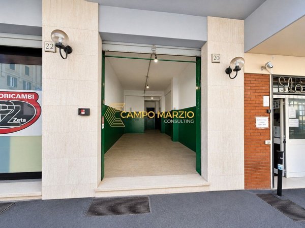 locale commerciale in vendita a Roma in zona Aurelio