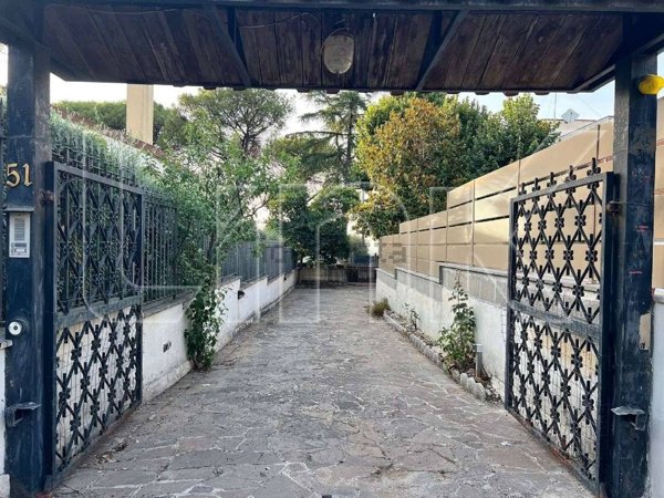 casa indipendente in vendita a Roma