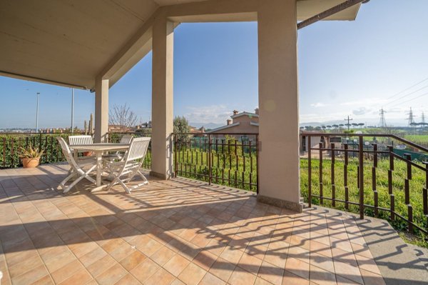 casa indipendente in vendita a Roma in zona Lunghezza