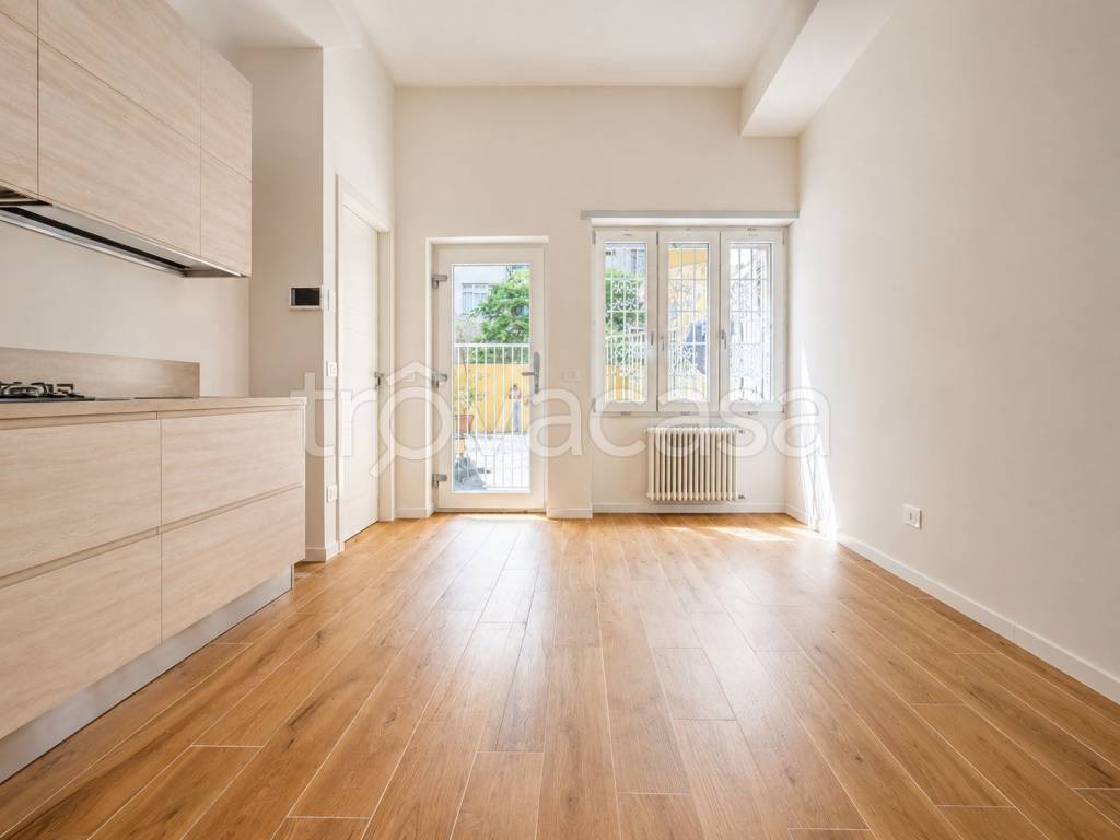 appartamento in vendita a Roma in zona Ardeatino