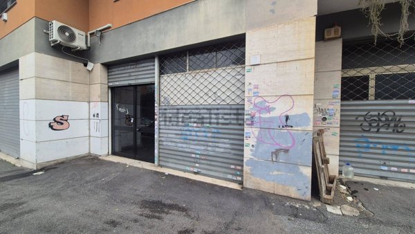 locale commerciale in vendita a Roma in zona Portuense