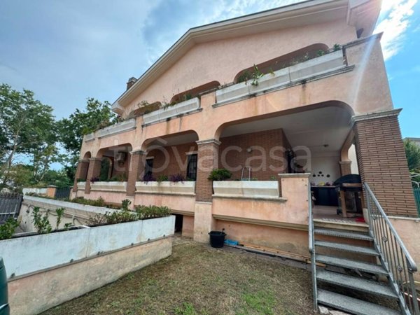 casa indipendente in vendita a Roma in zona Acilia