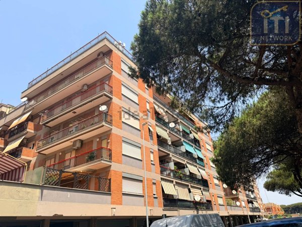 appartamento in vendita a Roma in zona Ostia
