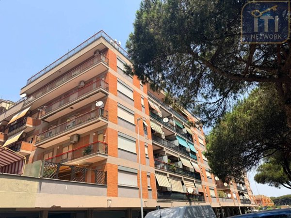 appartamento in vendita a Roma in zona Ostia
