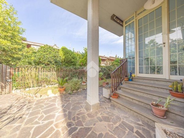 casa indipendente in vendita a Roma in zona Casal Morena
