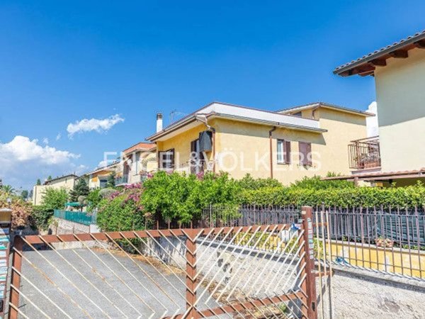appartamento in vendita a Roma in zona Casal Morena
