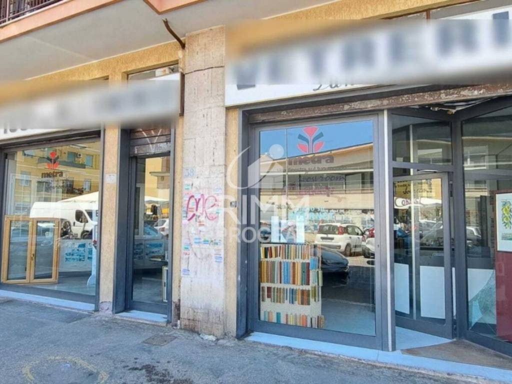 negozio in vendita a Roma in zona Prenestino-Centocelle