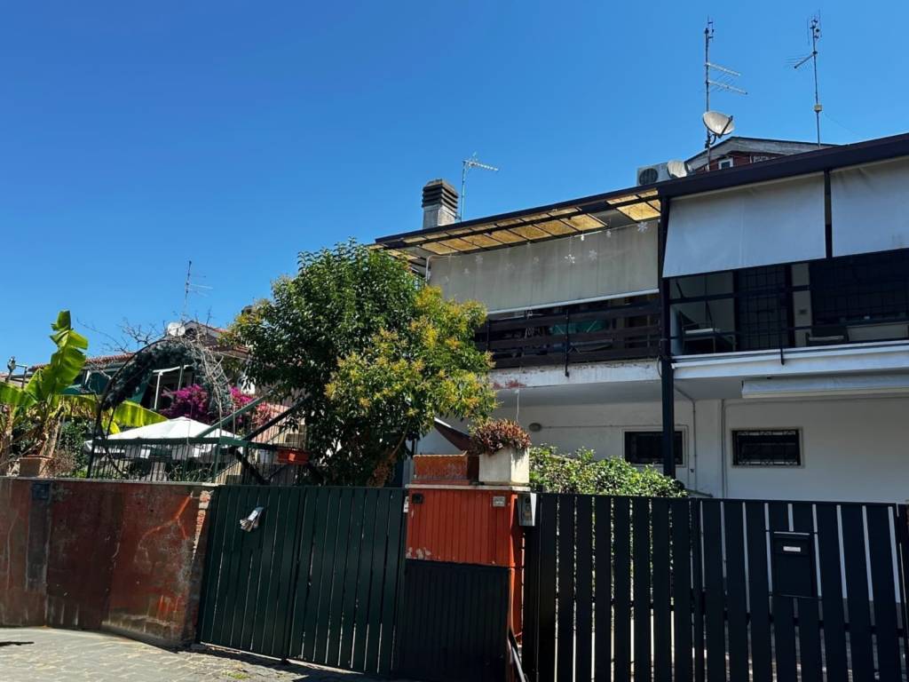 appartamento in vendita a Roma in zona Casal Palocco