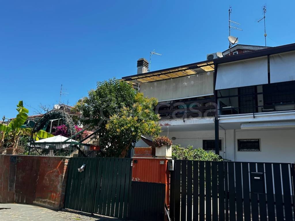 appartamento in vendita a Roma in zona Casal Palocco