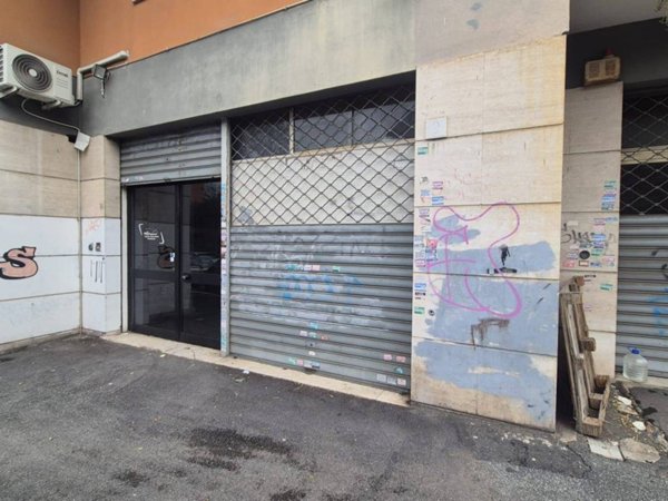 negozio in vendita a Roma in zona Portuense