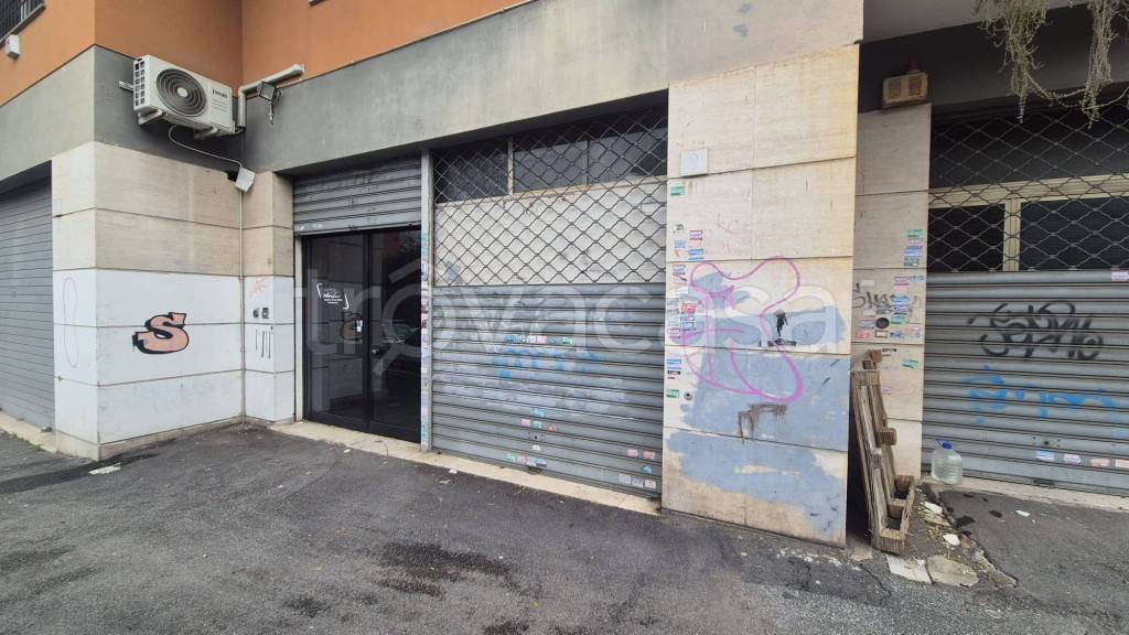 locale commerciale in vendita a Roma in zona Portuense