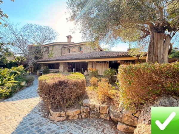 casa indipendente in vendita a Roma in zona Infernetto