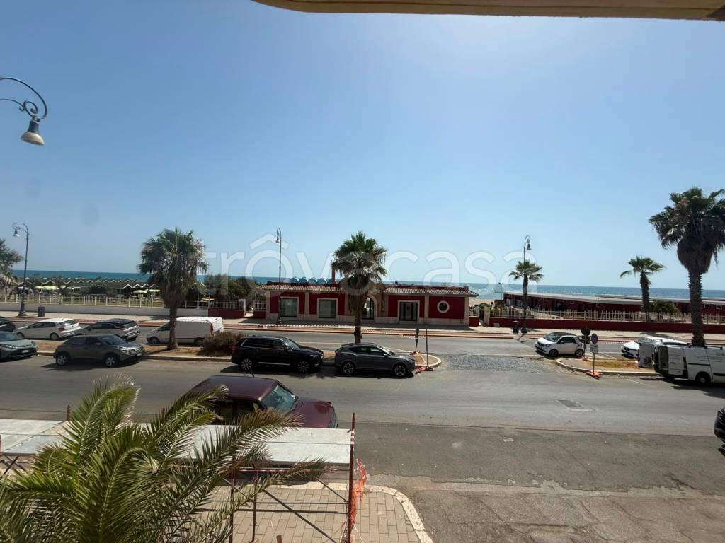 appartamento in vendita a Roma in zona Ostia
