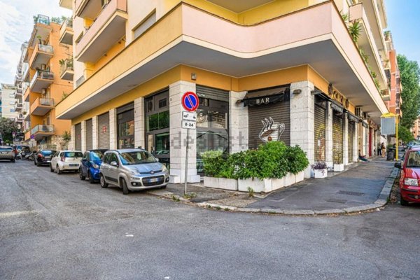 locale commerciale in vendita a Roma