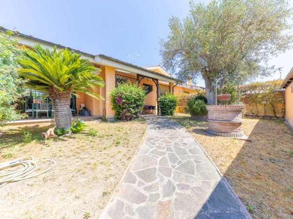 casa indipendente in vendita a Roma in zona Axa
