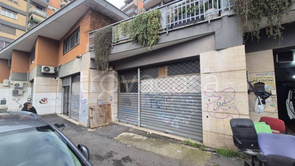 locale commerciale in vendita a Roma in zona Portuense