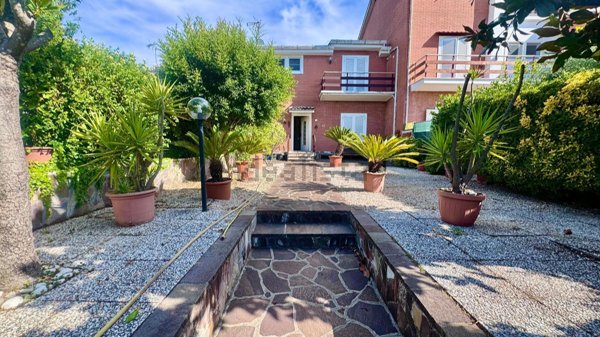 casa indipendente in vendita a Roma in zona Acilia