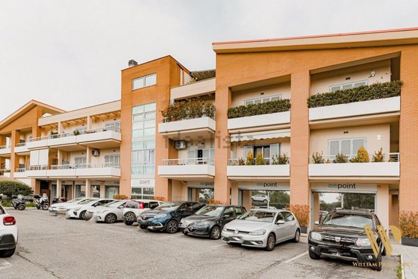 ufficio in vendita a Roma in zona Appio Pignatelli