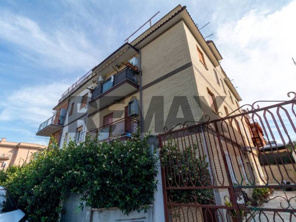 appartamento in vendita a Roma in zona Torre Angela
