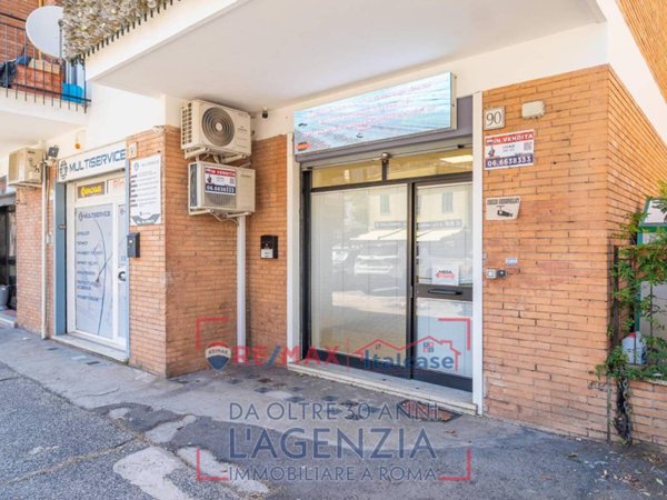 negozio in vendita a Roma in zona Primavalle