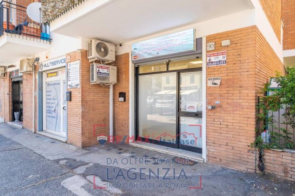 negozio in vendita a Roma in zona Primavalle