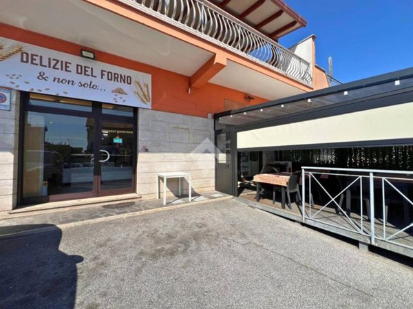 negozio in vendita a Roma in zona Borghesiana