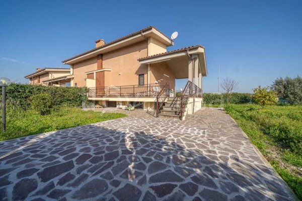 casa indipendente in vendita a Roma in zona Lunghezza